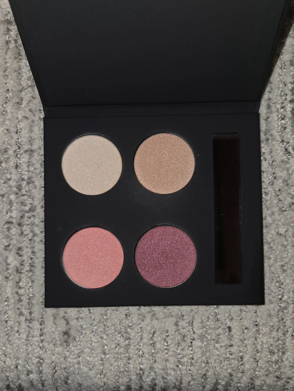 Hempz Eyeshadow Palette Black with Silver Logo